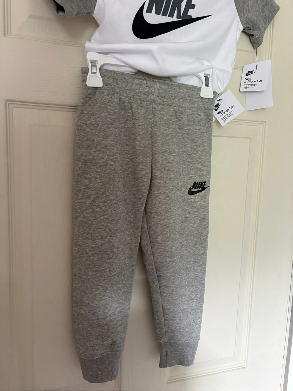 NWT Nike Kids 2 Piece Jogger Outfit Set Size 4 XS